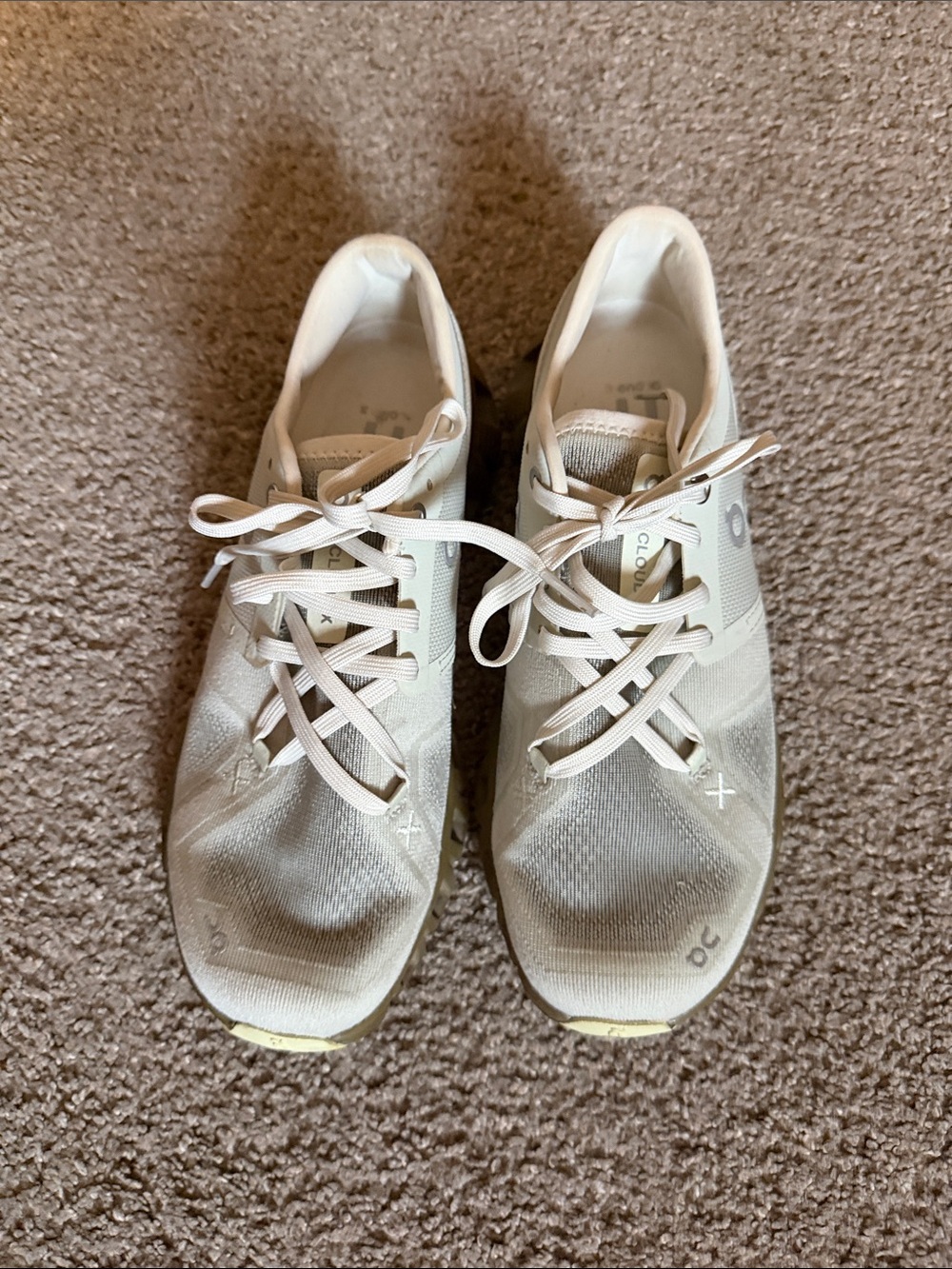 On Cloud X Women's white & army green soles with Lace Closure. EUC
